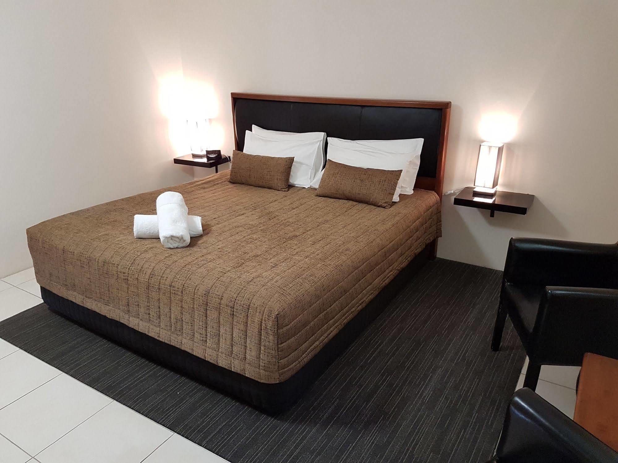 Airport - Only 300 Meters To Airport Terminal Motel